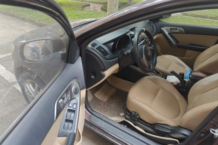 Used Kia Forte 2011 1.6L AT Premium Driver Seat