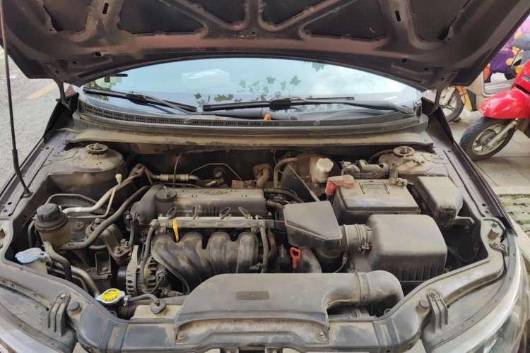 Used Kia Forte 2011 1.6L AT GL Engine Bay