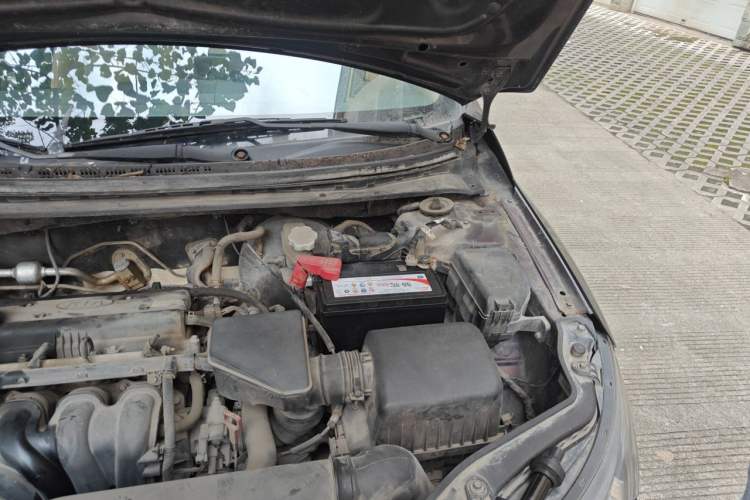 Used Kia Forte 2011 1.6L AT Premium Engine Bay Left