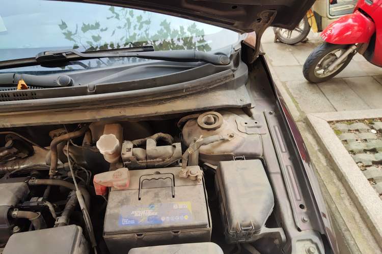 Used Kia Forte 2011 1.6L AT GL Engine Bay Left