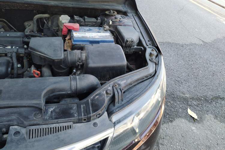 Used Kia Forte 2011 1.6L AT GL Engine Bay Left