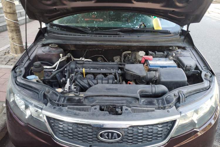 Used Kia Forte 2011 1.6L AT GL Engine Bay