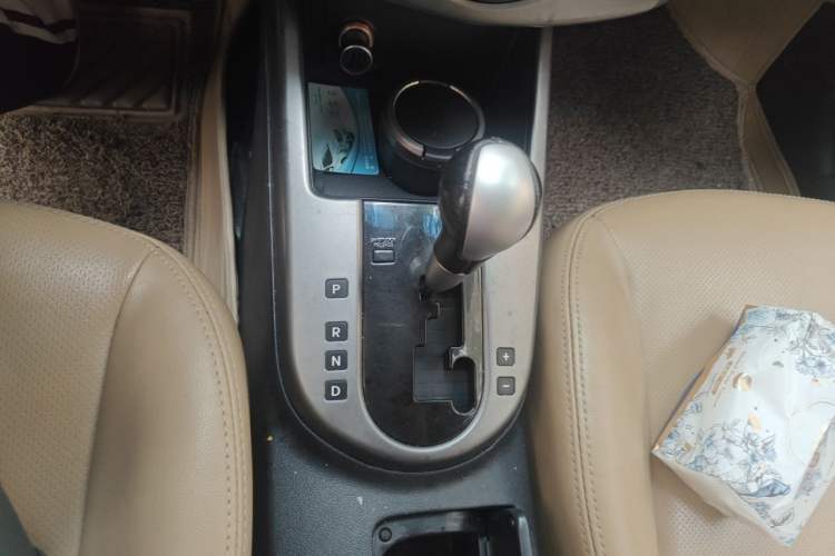 Used Kia Forte 2011 1.6L AT Premium Gear Lever