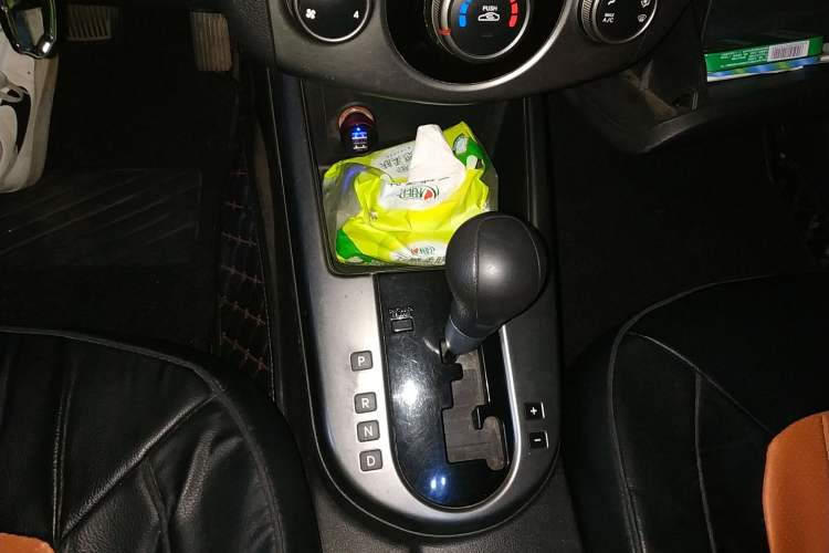 Used Kia Forte 2011 1.6L AT GL Gear Lever