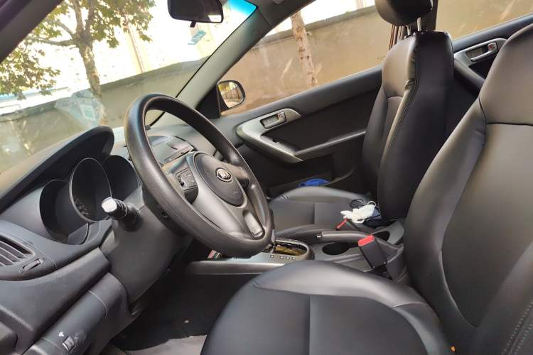 Used Kia Forte 2011 1.6L AT GL Left Front Seat