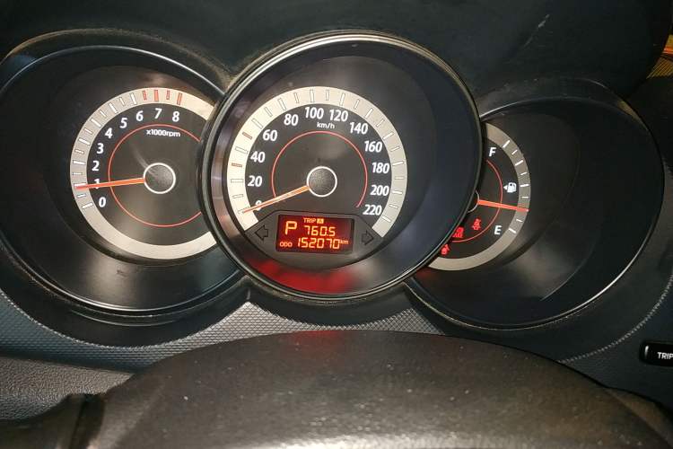 Used Kia Forte 2011 1.6L AT GL Odometer Close Up