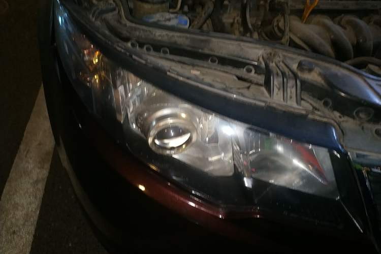 Used Kia Forte 2011 1.6L AT GL Right Front Headlight