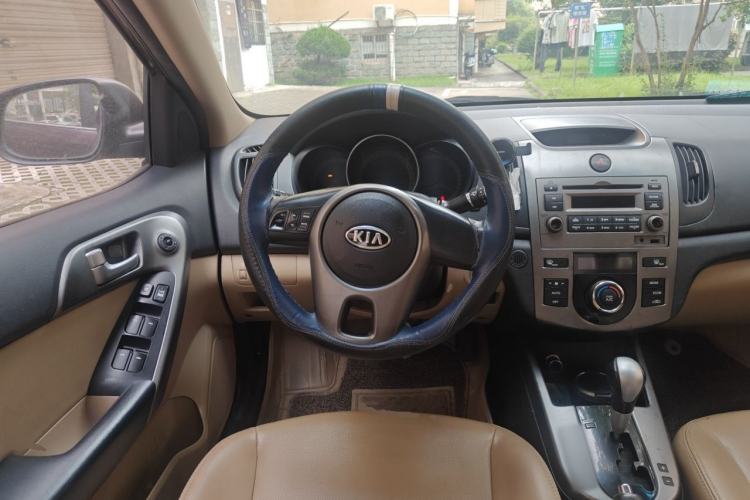 Used Kia Forte 2011 1.6L AT Premium Steering Wheel