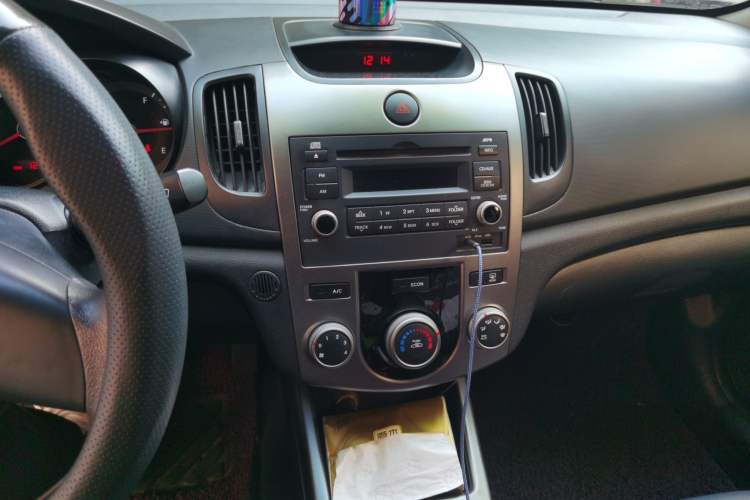 Used Kia Forte 2011 1.6L MT GL Audio And AC Panel