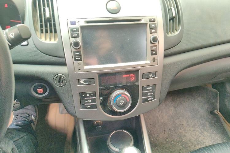 Used Kia Forte 2011 1.6L AT Premium Audio And AC Panel