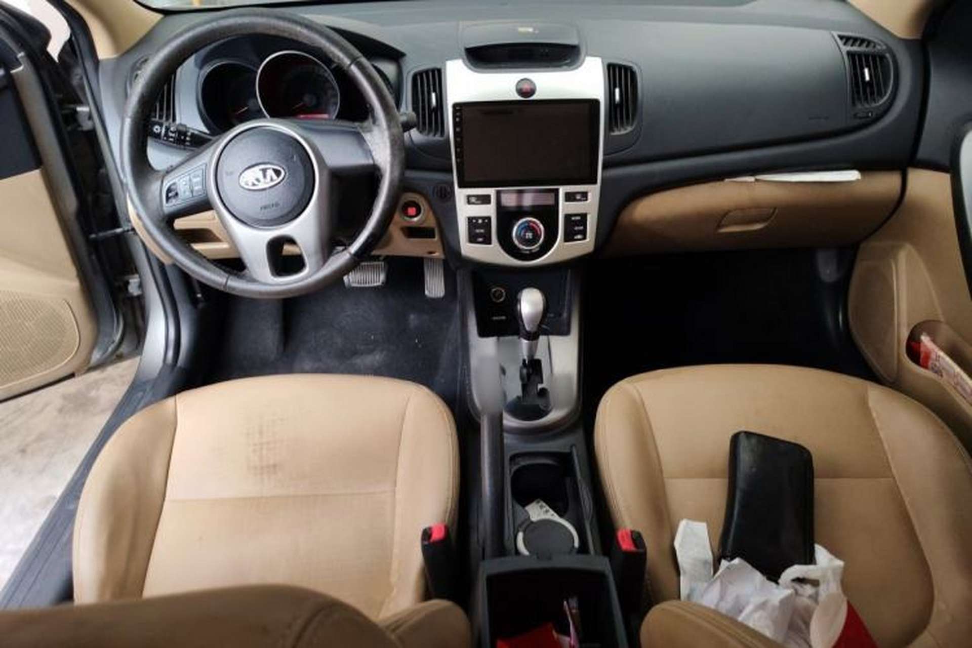 Used Kia Forte 2011 1.6L AT Premium Center Console