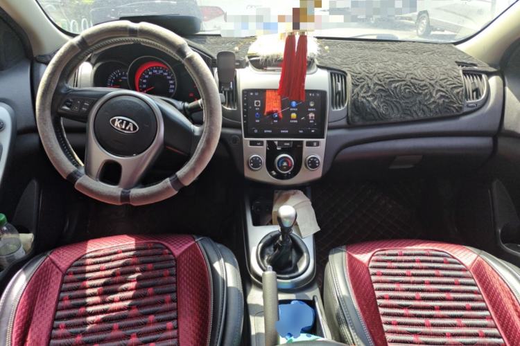 Used Kia Forte 2011 1.6L MT GLS Center Console