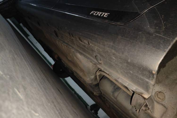 Used Kia Forte 2011 1.6L AT Premium Chassis Rear Left