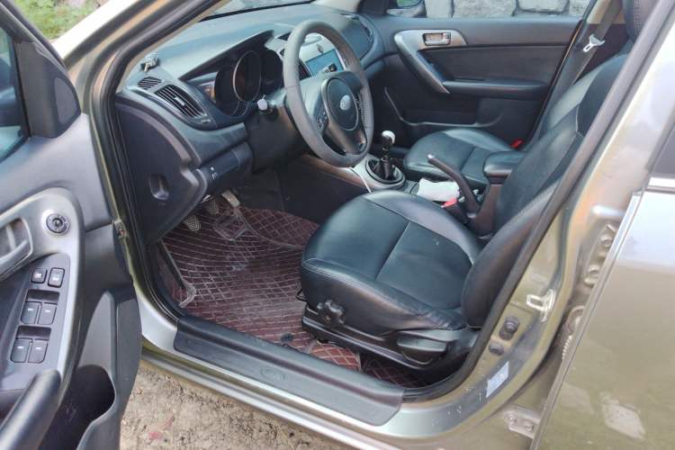 Used Kia Forte 2011 1.6L MT GLS Driver Seat