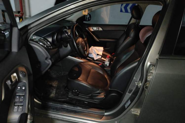 Used Kia Forte 2011 1.6L AT Premium Driver Seat