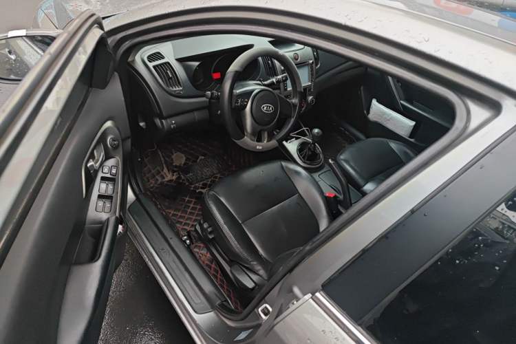 Used Kia Forte 2011 1.6L MT GLS Driver Seat