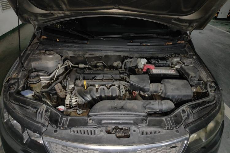 Used Kia Forte 2011 1.6L AT Premium Engine Bay