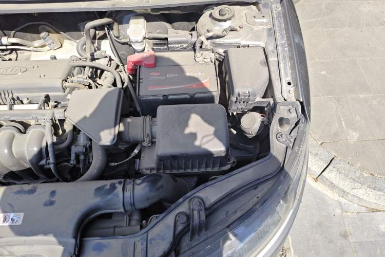 Used Kia Forte 2011 1.6L MT GLS Engine Bay Left