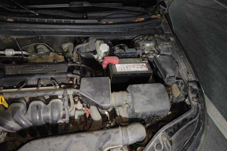 Used Kia Forte 2011 1.6L AT Premium Engine Bay Left