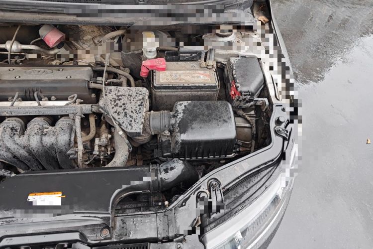 Used Kia Forte 2011 1.6L MT GLS Engine Bay Left