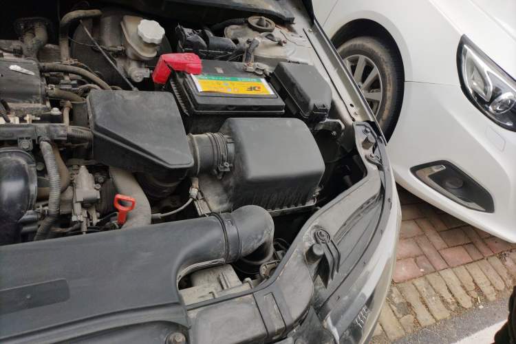 Used Kia Forte 2011 1.6L AT Premium Engine Bay Left