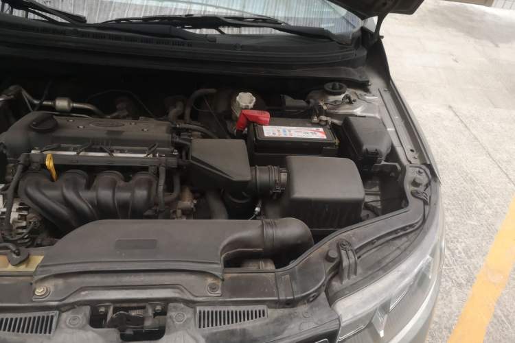 Used Kia Forte 2011 1.6L MT GLS Engine Bay Left