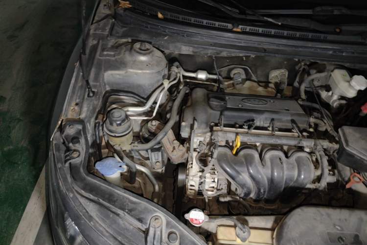 Used Kia Forte 2011 1.6L AT Premium Engine Bay Right