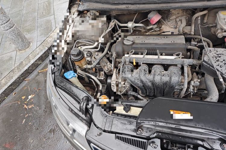 Used Kia Forte 2011 1.6L MT GLS Engine Bay Right