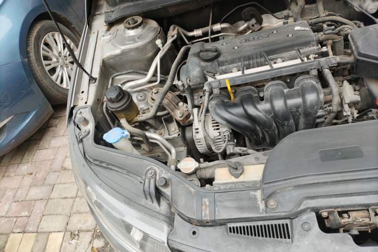 Used Kia Forte 2011 1.6L AT Premium Engine Bay Right
