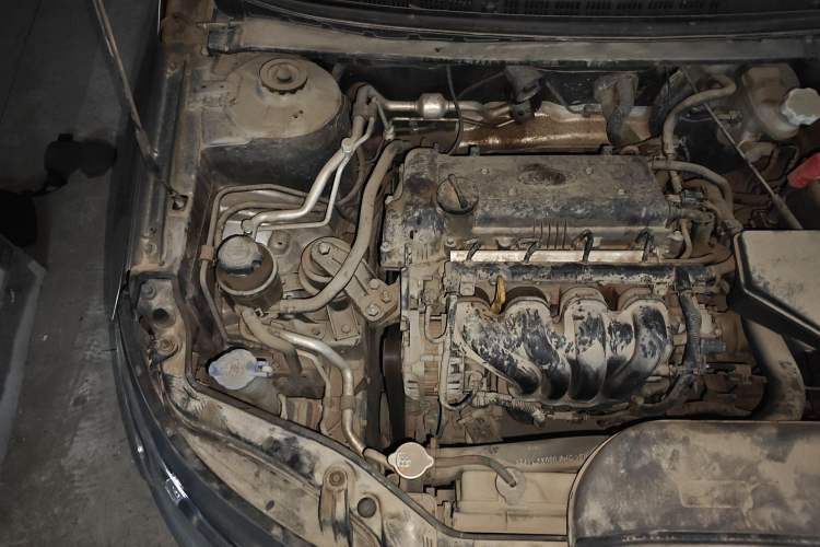 Used Kia Forte 2011 1.6L MT GL Engine Bay Right