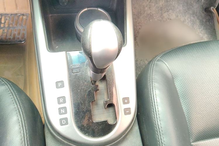 Used Kia Forte 2011 1.6L AT Premium Gear Lever