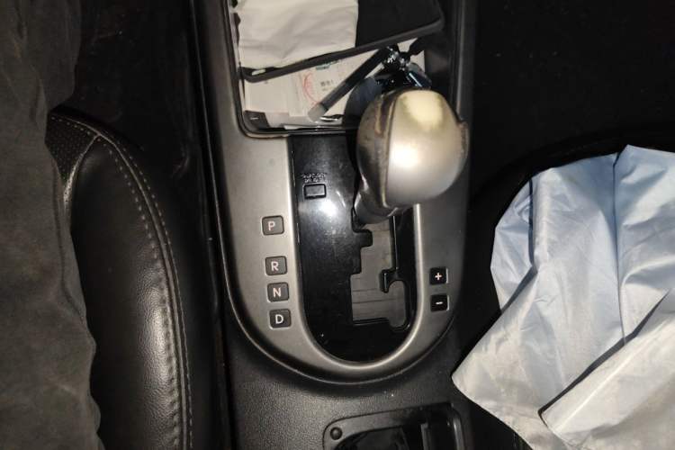 Used Kia Forte 2011 1.6L AT Premium Gear Lever
