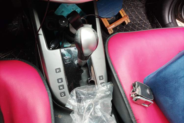 Used Kia Forte 2011 1.6L AT Premium Gear Lever