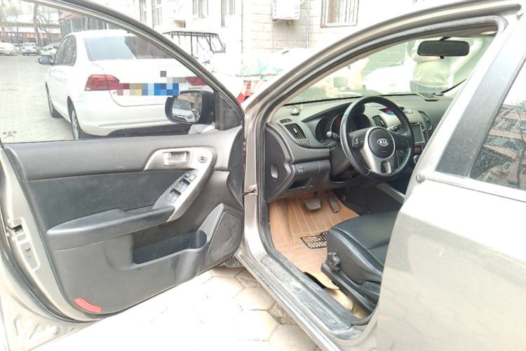 Used Kia Forte 2011 1.6L AT Premium Interior 3