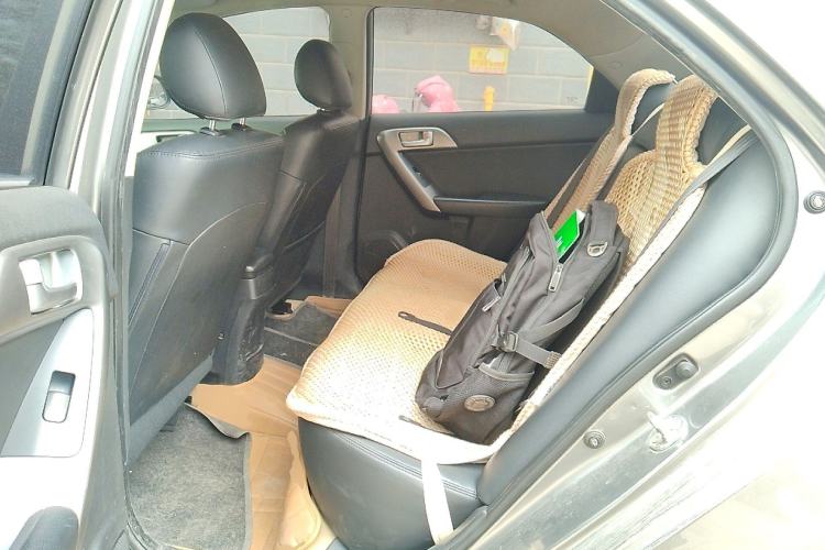 Used Kia Forte 2011 1.6L AT Premium Interior 4