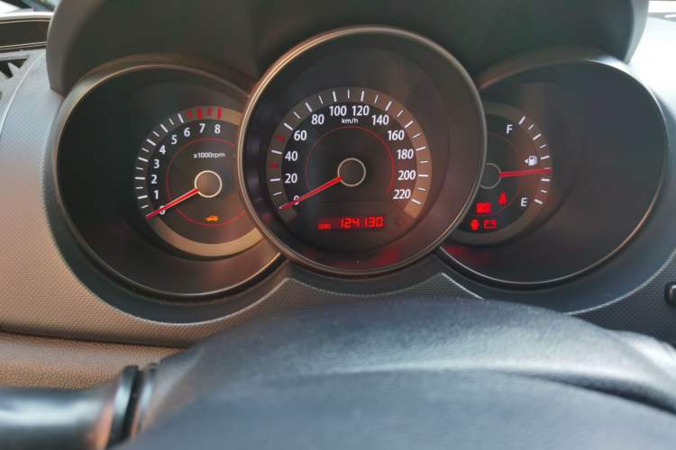 Used Kia Forte 2011 1.6L MT GL Odometer Close Up