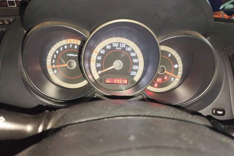 Used Kia Forte 2011 1.6L MT GL Odometer Close Up
