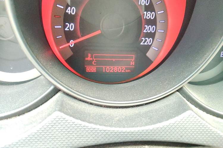 Used Kia Forte 2011 1.6L AT Premium Odometer Close Up