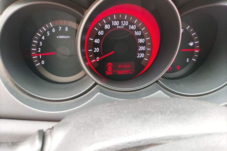 Used Kia Forte 2011 1.6L AT Premium Odometer Close Up