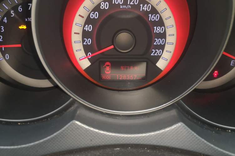 Used Kia Forte 2011 1.6L MT GLS Odometer Close Up