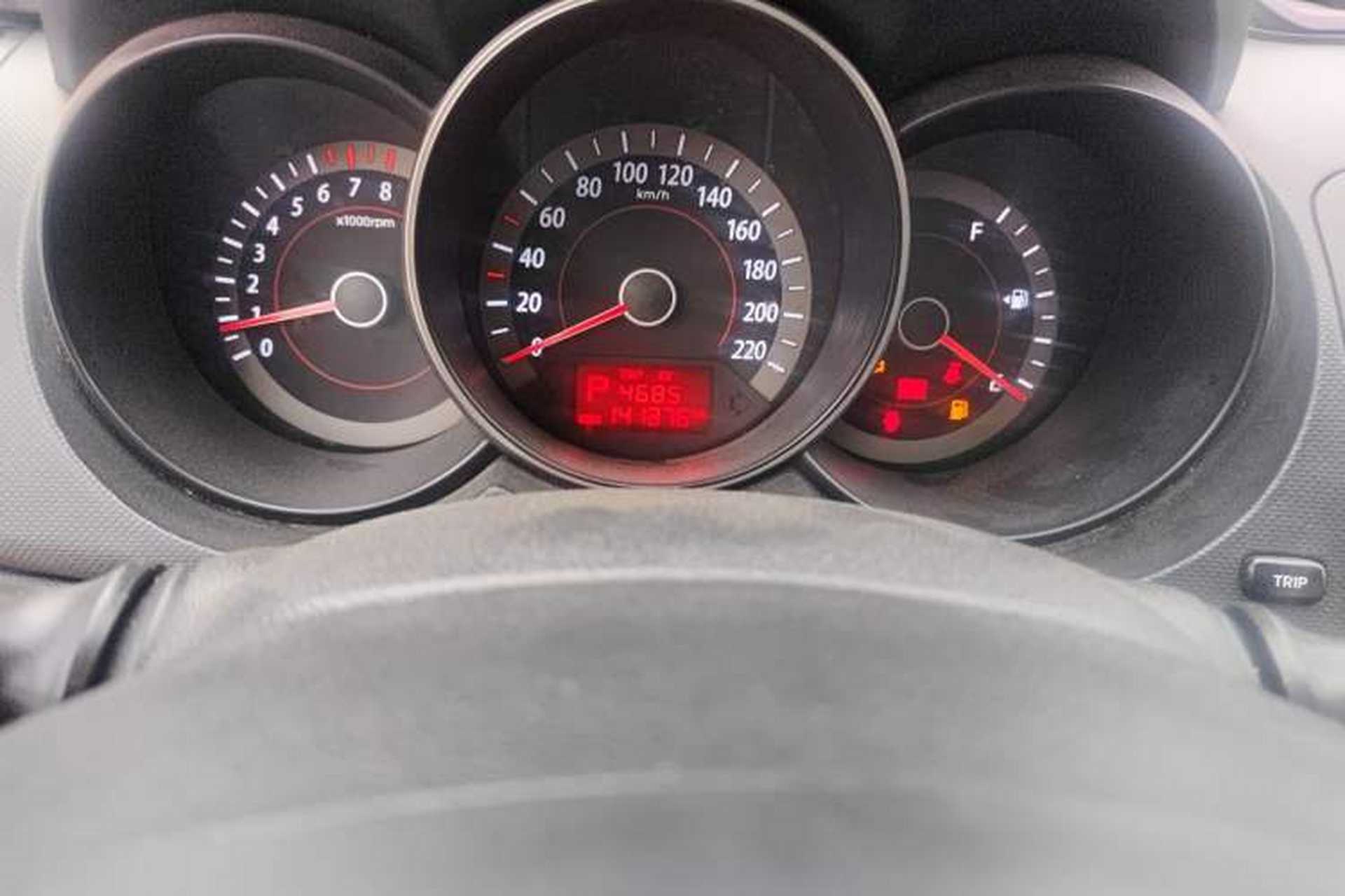Used Kia Forte 2011 1.6L AT GL Odometer Close Up