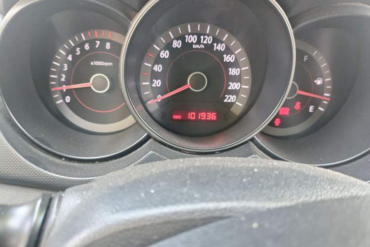 Used Kia Forte 2011 1.6L MT GL Odometer Close Up