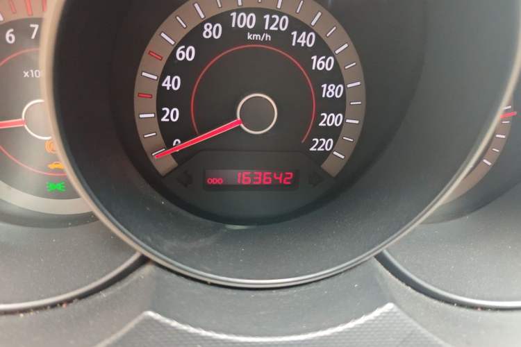 Used Kia Forte 2011 1.6L MT GL Odometer Close Up