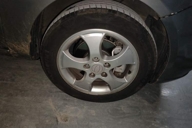 Used Kia Forte 2011 1.6L AT Premium Right Front Wheel Hub