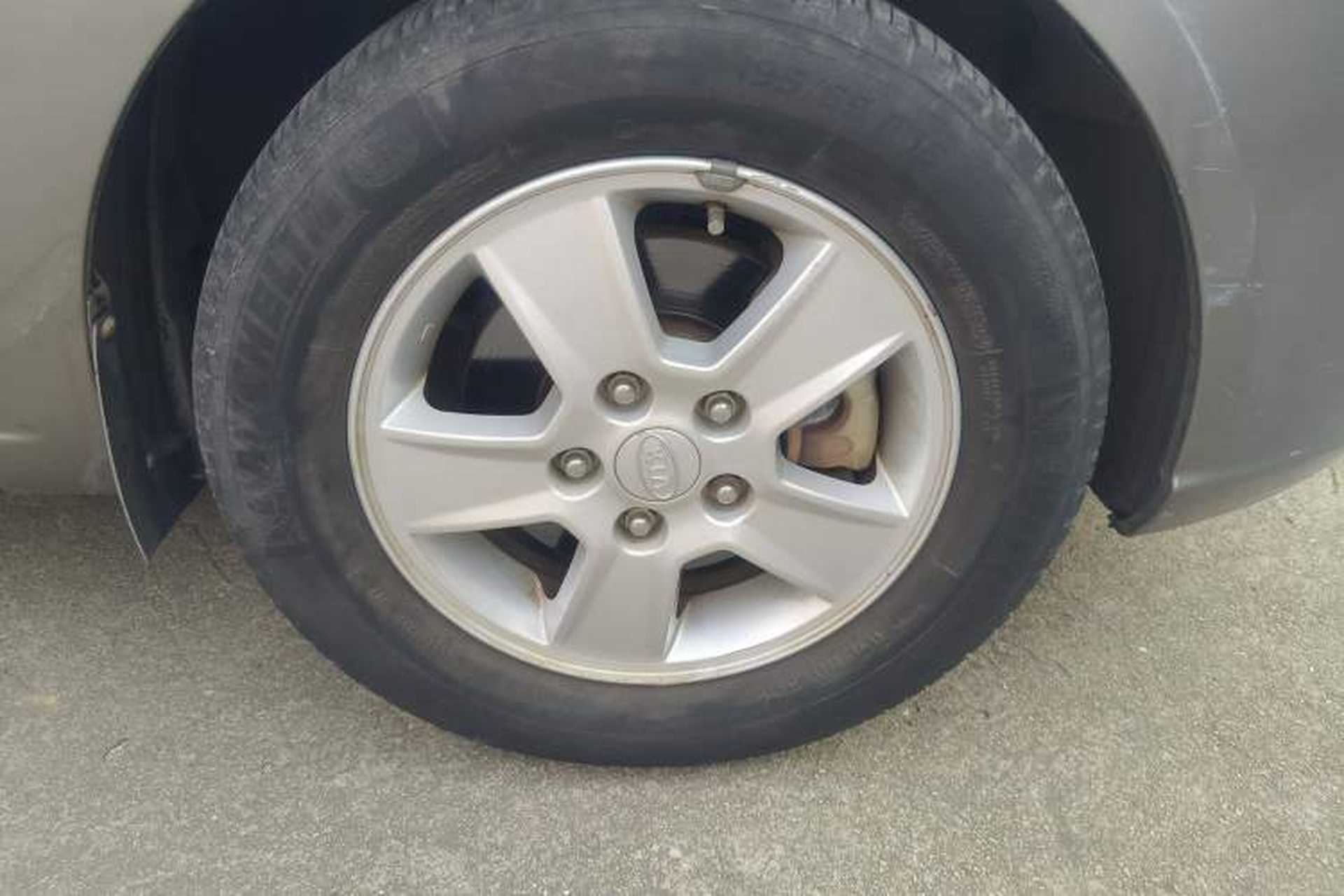 Used Kia Forte 2011 1.6L MT GL Right Front Wheel Hub