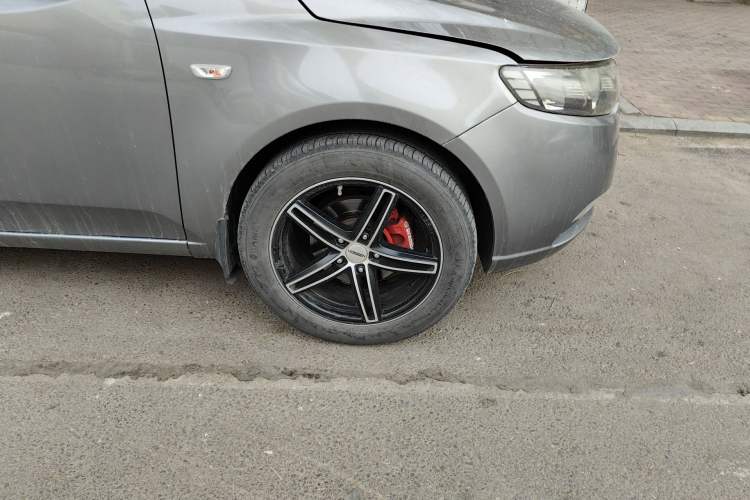 Used Kia Forte 2011 1.6L MT GL Right Front Wheel Hub
