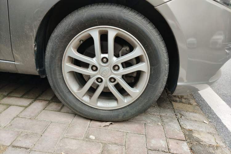 Used Kia Forte 2011 1.6L AT Premium Right Front Wheel Hub