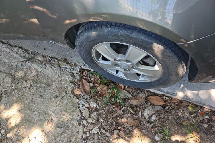 Used Kia Forte 2011 1.6L MT GL Right Front Wheel Hub