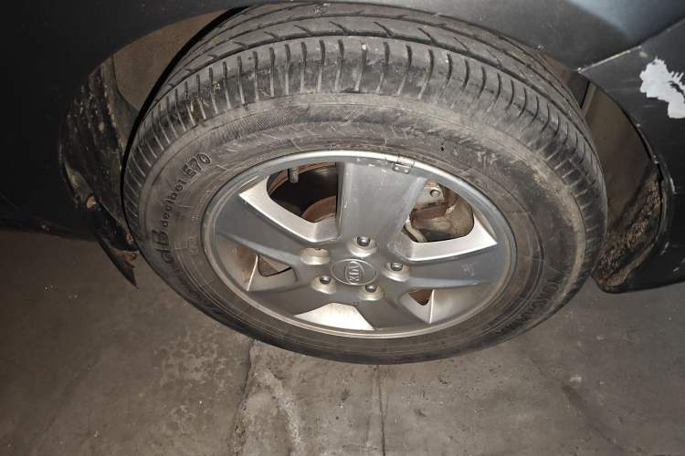 Used Kia Forte 2011 1.6L MT GL Right Front Wheel Hub