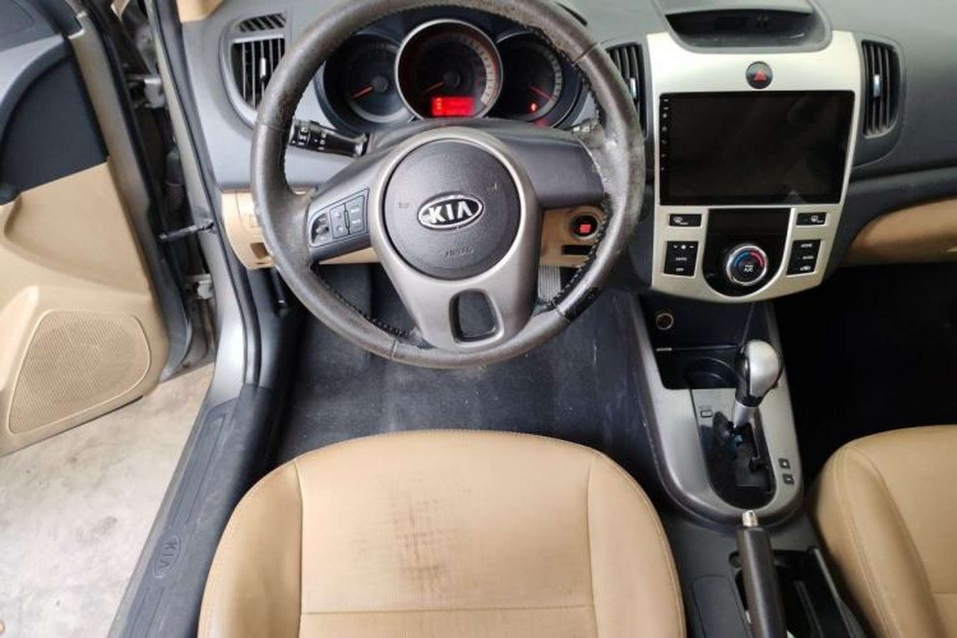 Used Kia Forte 2011 1.6L AT Premium Steering Wheel